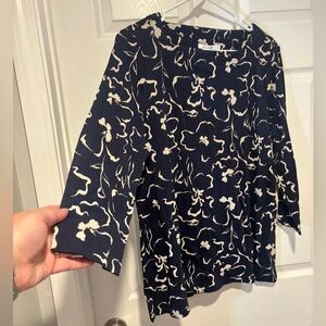 CHICO’S NWT Navy & Cream Floral Women's Top